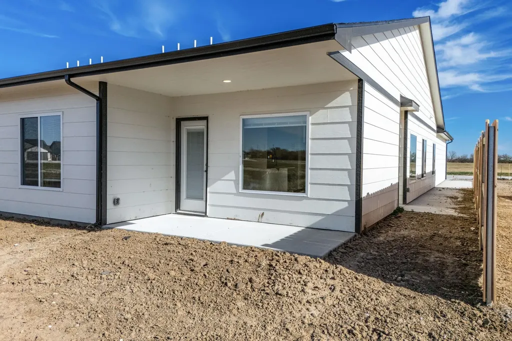 843 S Wybern Street Valley Center KS 67147-8977