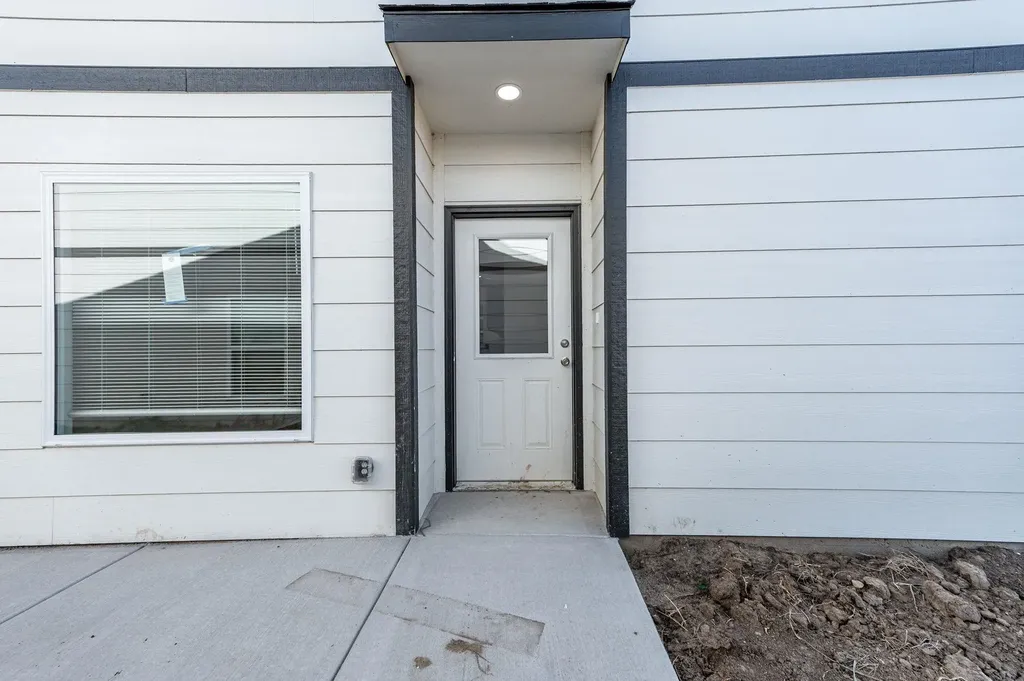 843 S Wybern Street Valley Center KS 67147-8977