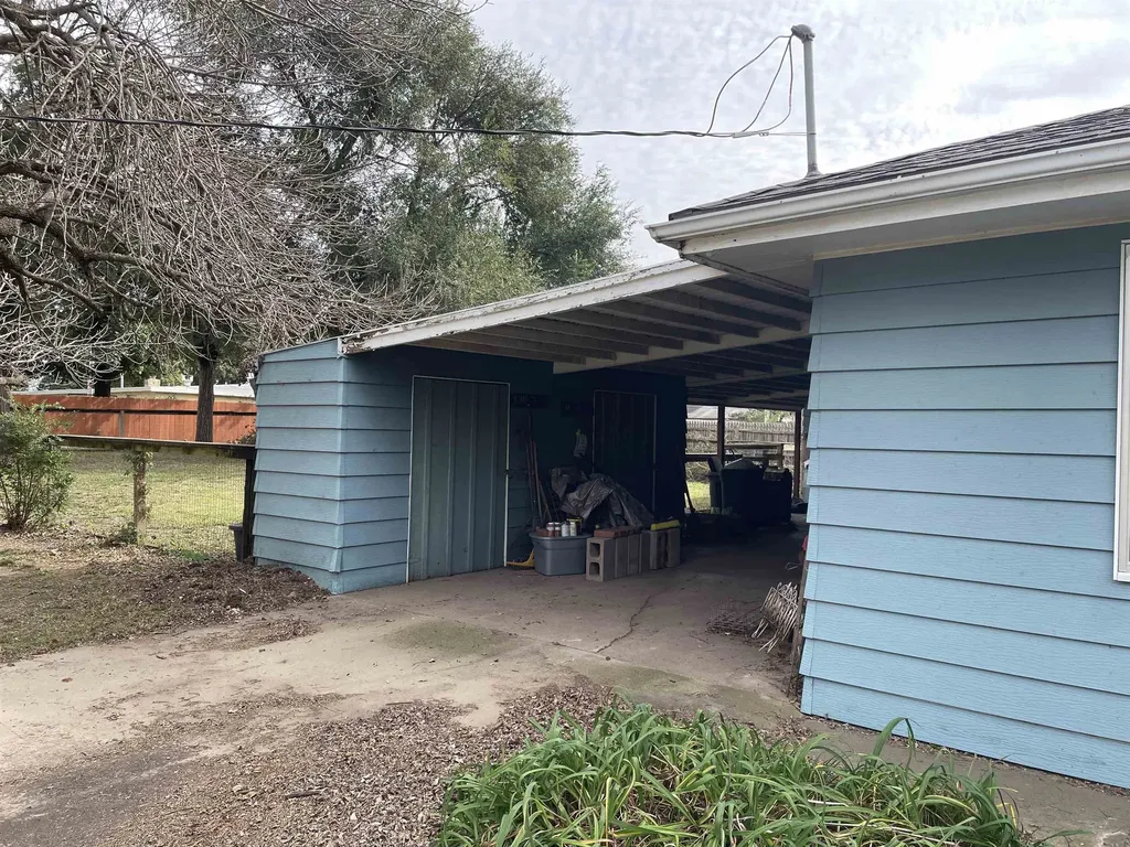 1703 N C Street Wellington KS 67152
