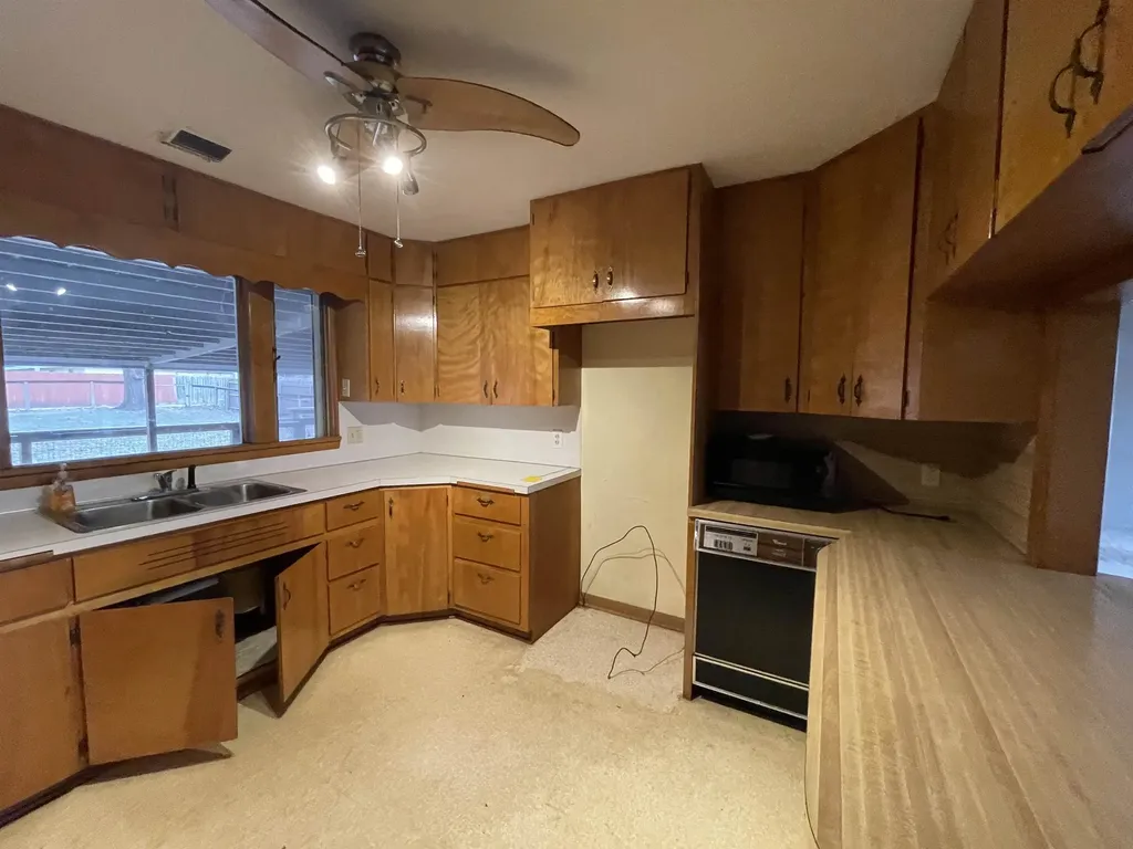1703 N C Street Wellington KS 67152