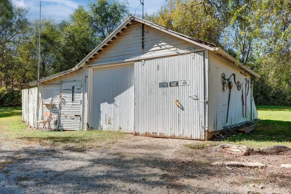 121 W 33rd Avenue Winfield KS 67156