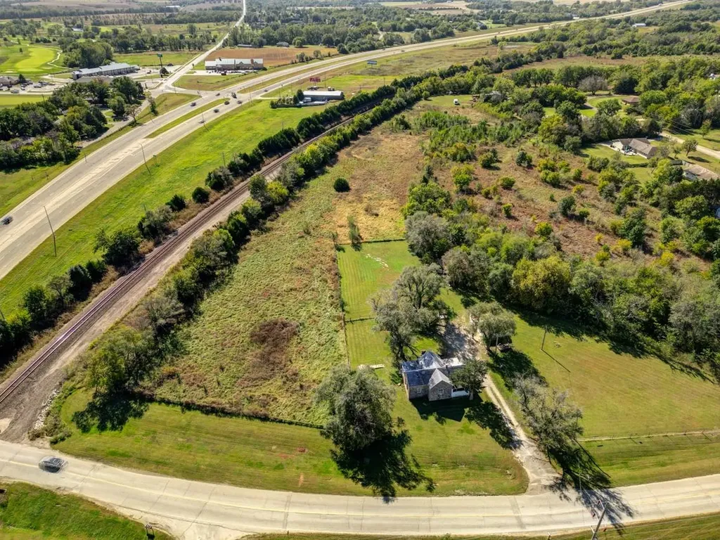 121 W 33rd Avenue Winfield KS 67156