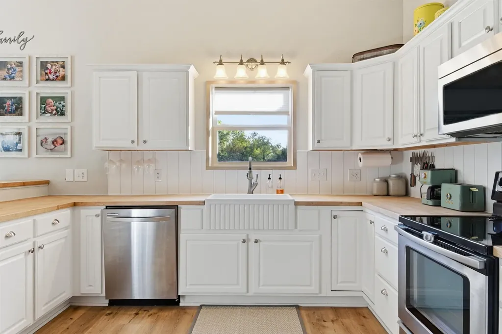 1370 N River Road Mulvane KS 67110