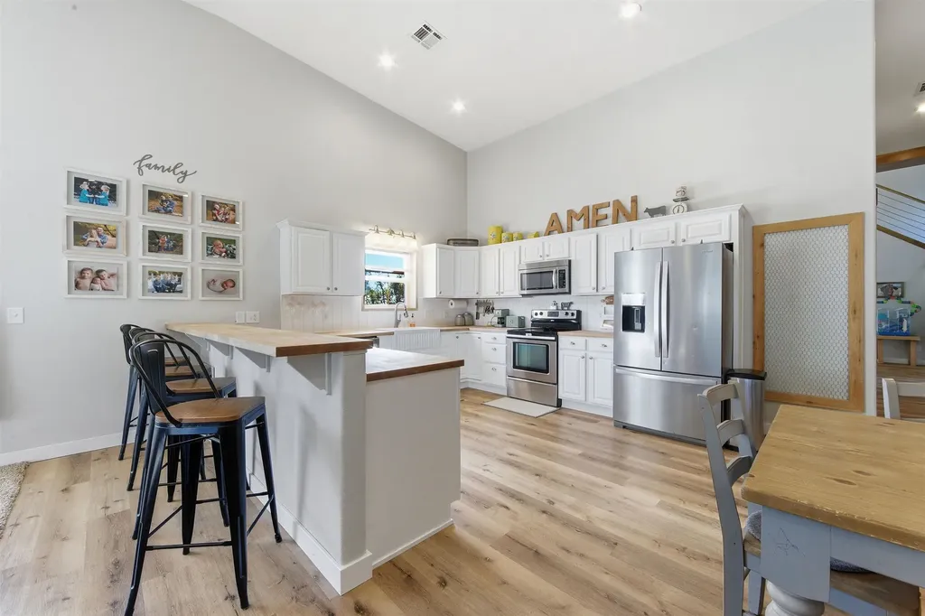 1370 N River Road Mulvane KS 67110