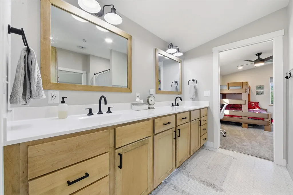 1370 N River Road Mulvane KS 67110