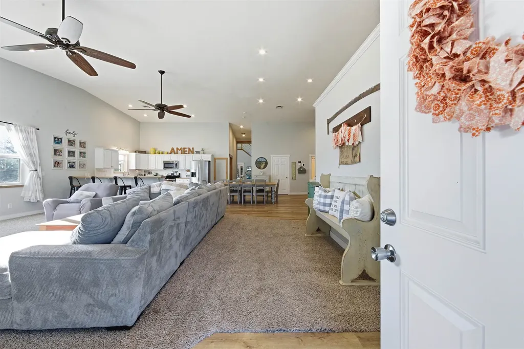 1370 N River Road Mulvane KS 67110