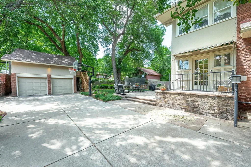 223 N Belmont Avenue Wichita KS 67208