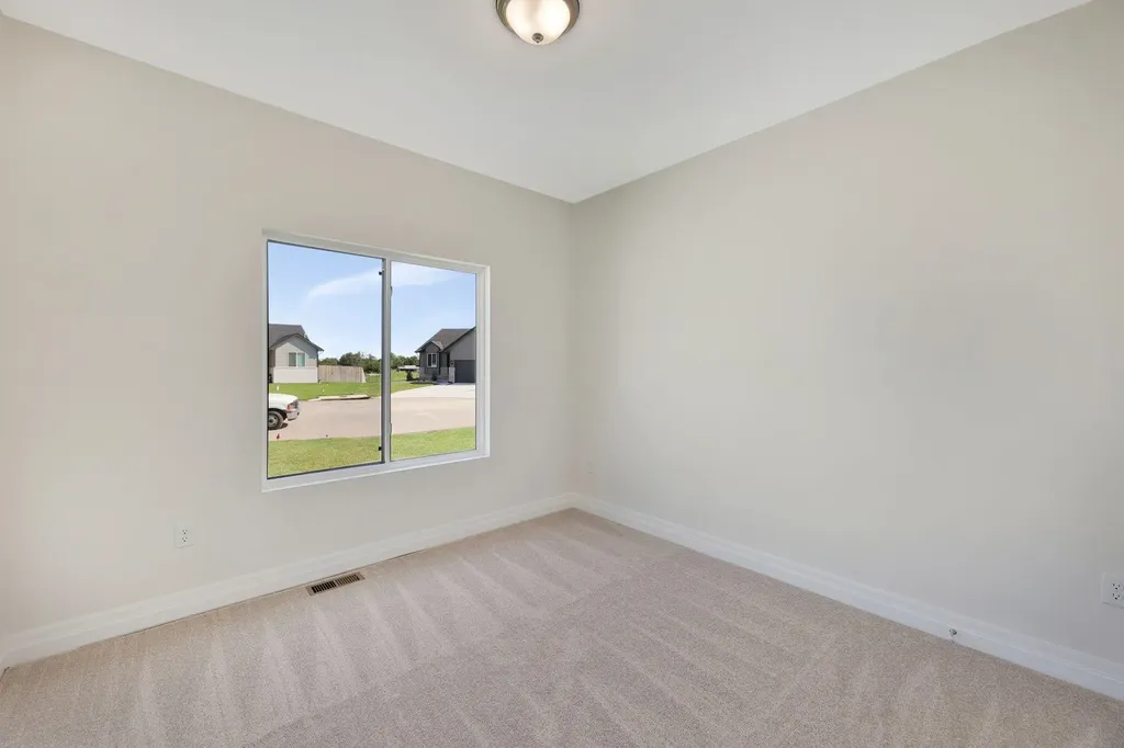 141 E Poplar Circle Goddard KS 67052