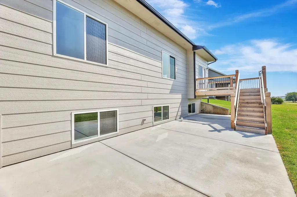 141 E Poplar Circle Goddard KS 67052