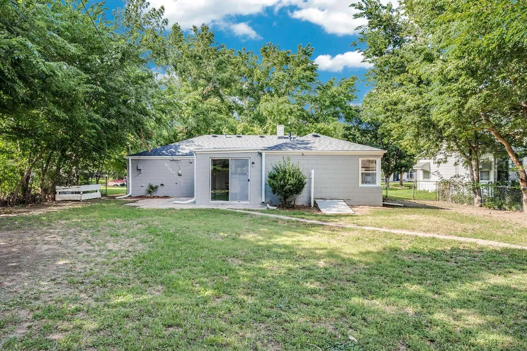 1903 E Bayley Street Wichita KS 67211