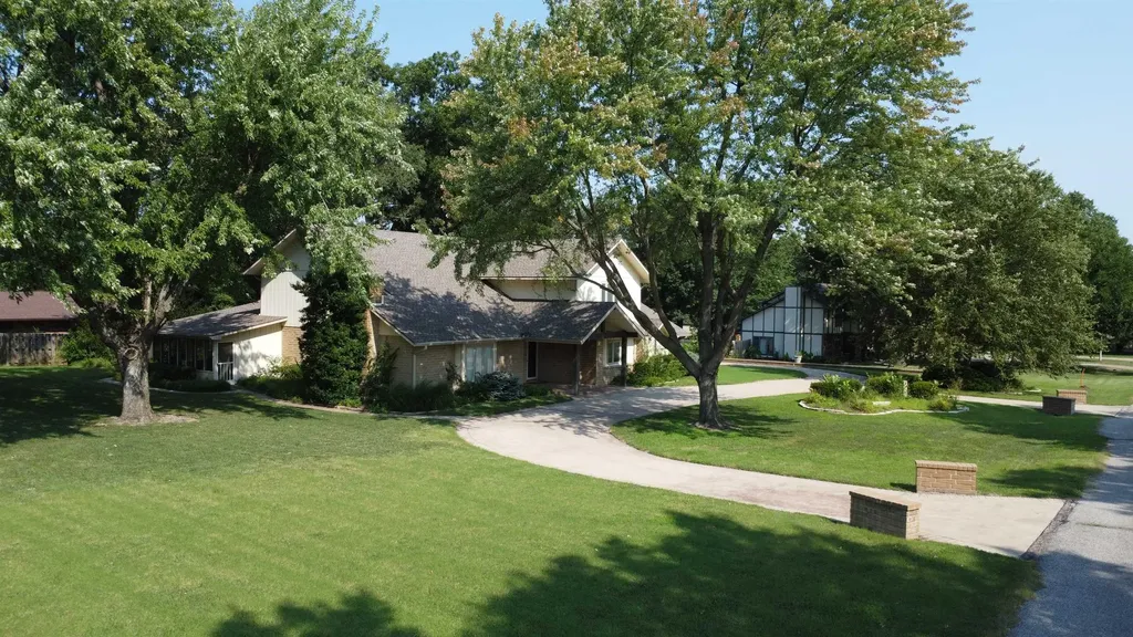 2305 N Squirrel Run Arkansas City KS 67005