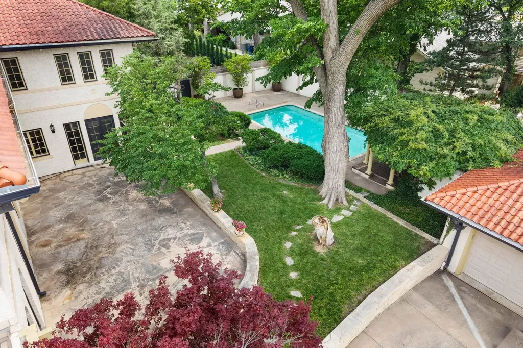 334 N Crestway Wichita KS 67208