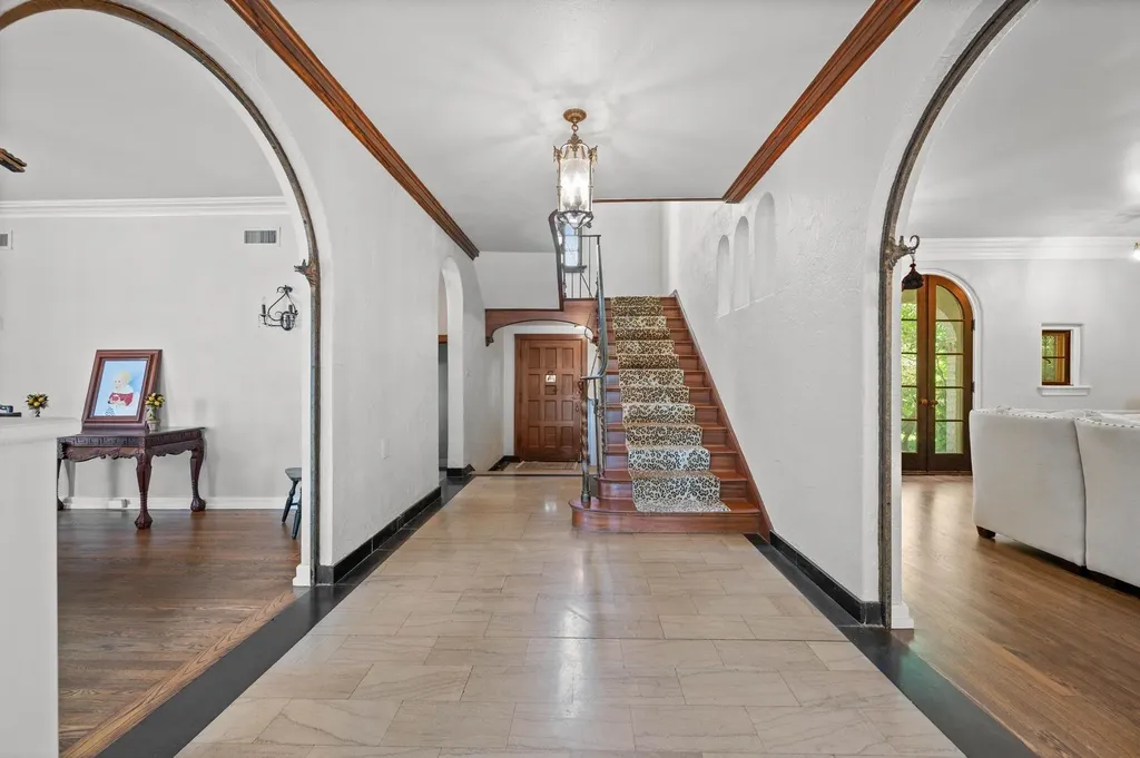 334 N Crestway Wichita KS 67208
