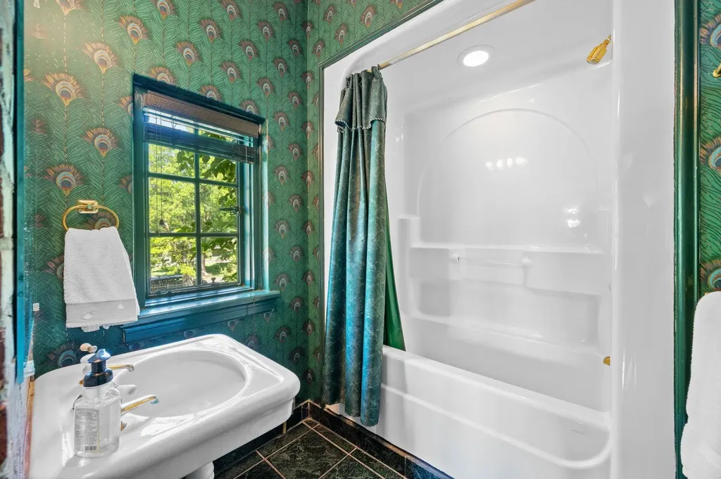 334 N Crestway Wichita KS 67208