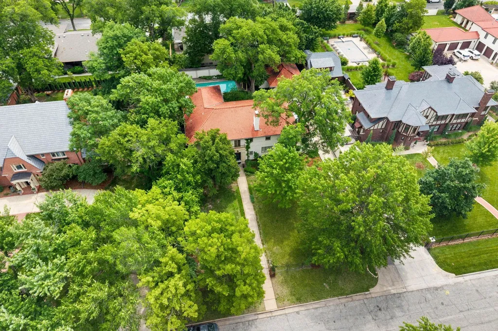 334 N Crestway Wichita KS 67208