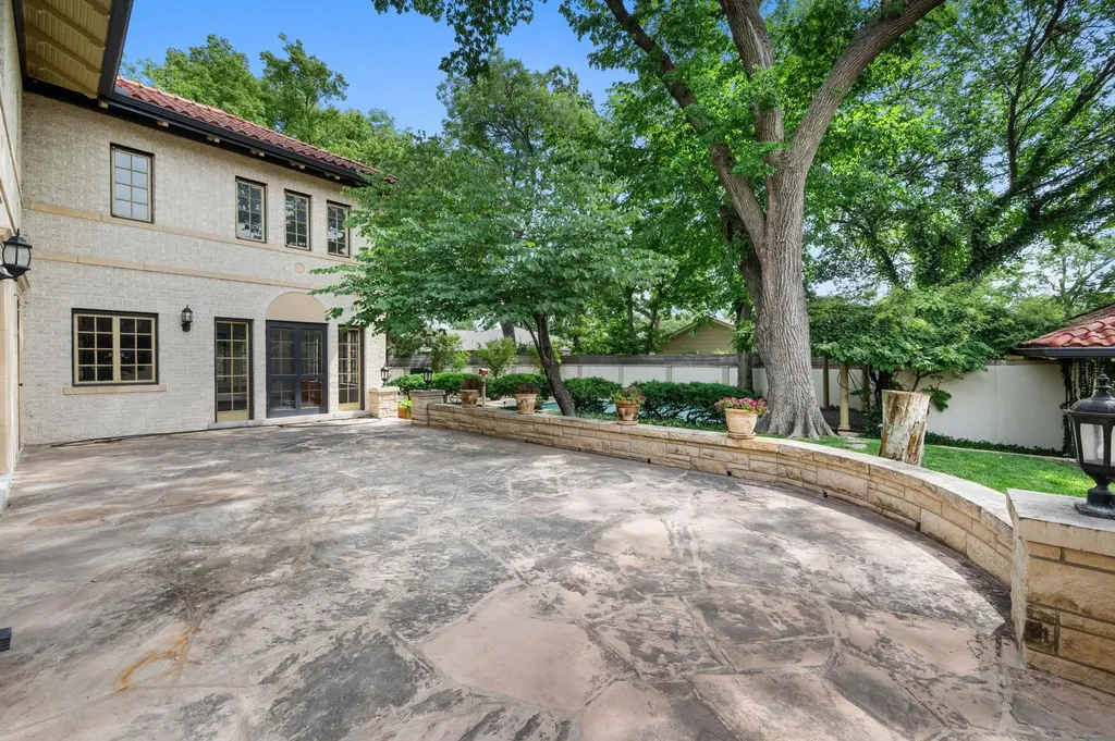 334 N Crestway Wichita KS 67208