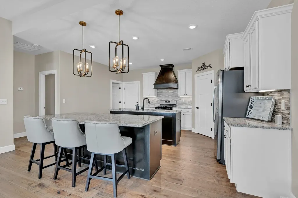1611 N Shadow Rock Drive Andover KS 67002