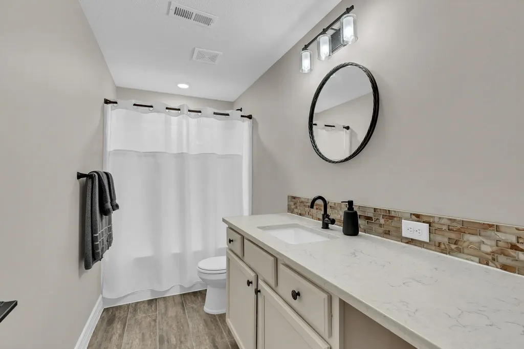 1611 N Shadow Rock Drive Andover KS 67002