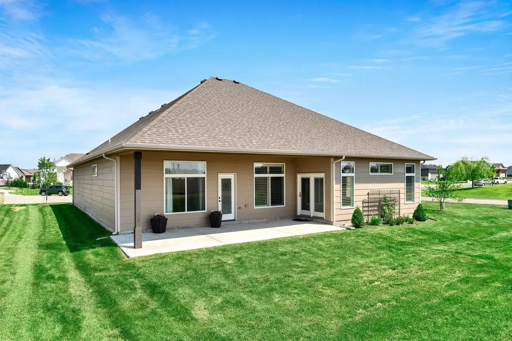 1611 N Shadow Rock Drive Andover KS 67002
