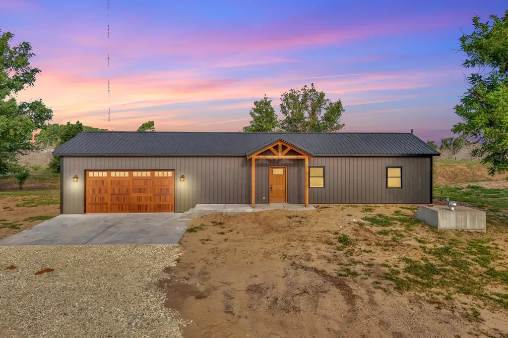 721 N Palomino Trail Hutchinson KS 67501