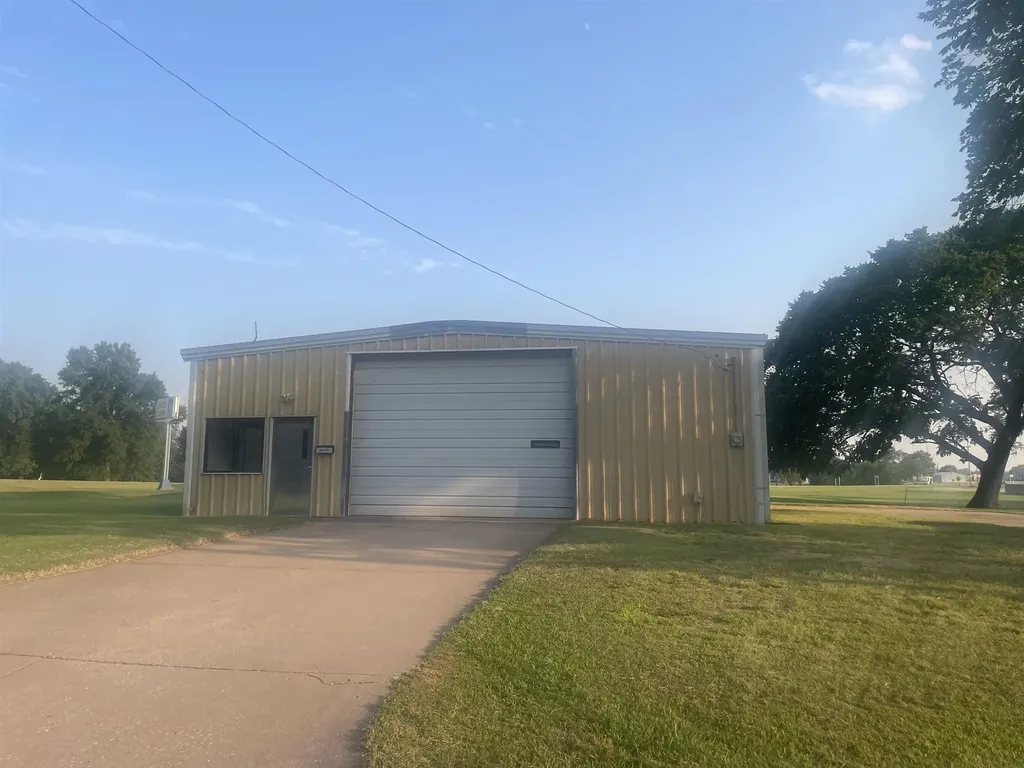 903 E 8th Street Harper KS 67058