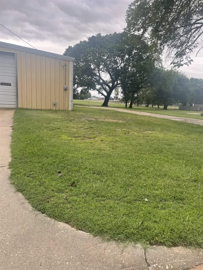 903 E 8th Street Harper KS 67058
