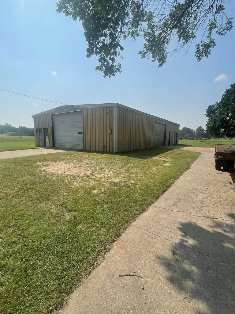 903 E 8th Street Harper KS 67058