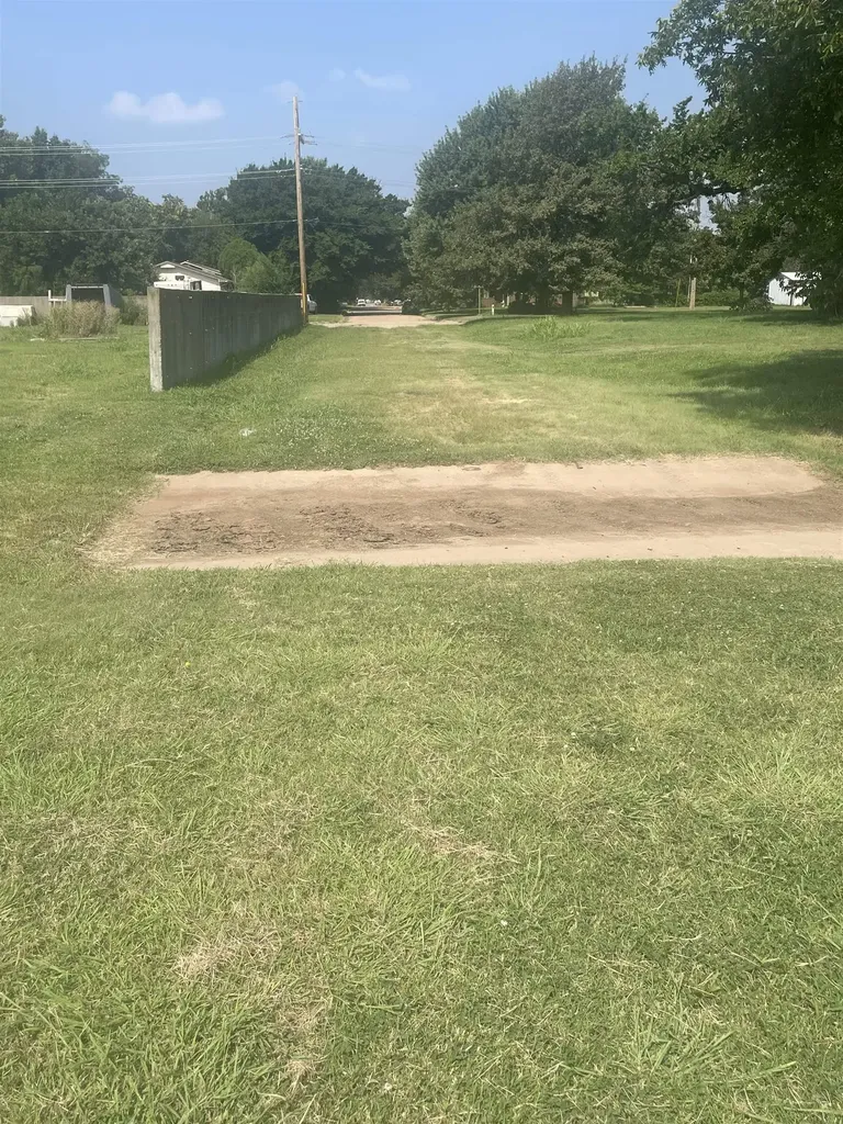 903 E 8th Street Harper KS 67058