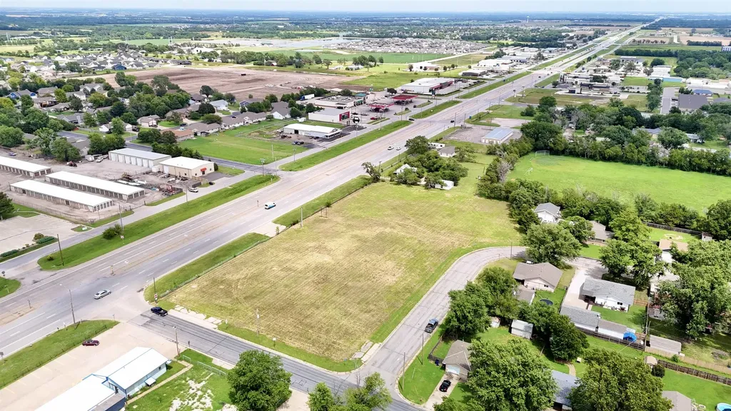 20611 W Kellogg Goddard KS 67052