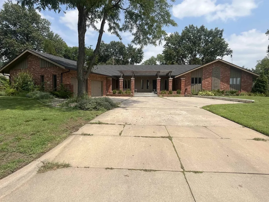 1308 N Willow Lane Wichita KS 67208