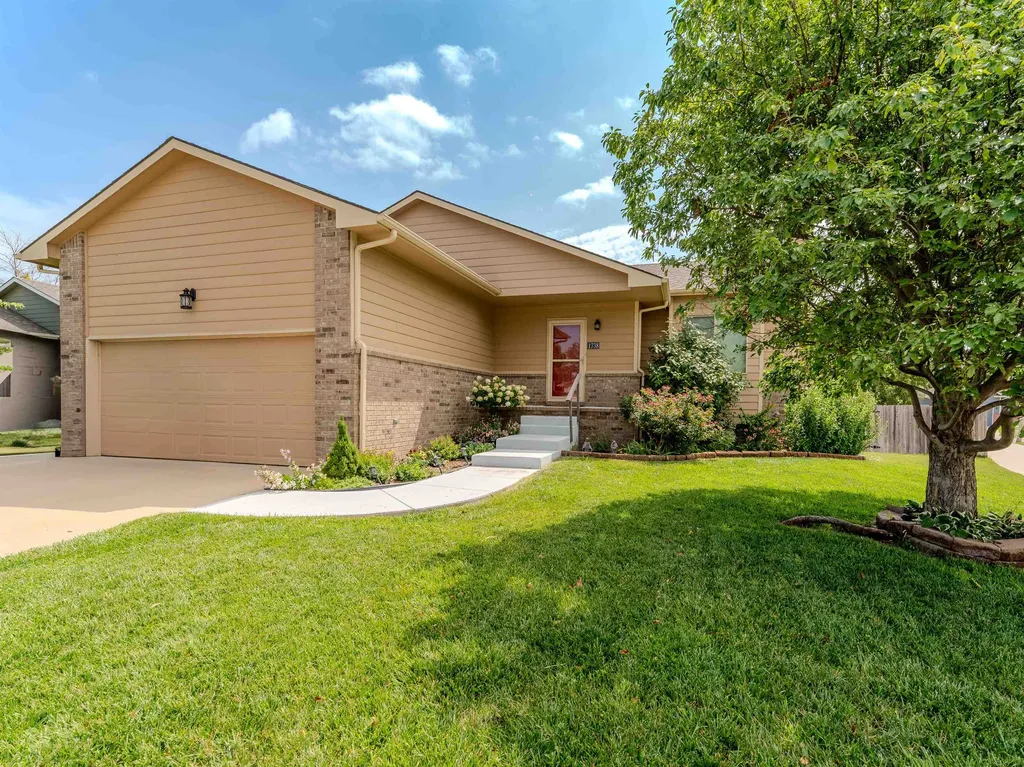 1738 N Black Locust Court Andover KS 67002