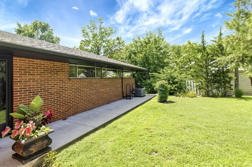 3615 E Mossman Avenue Wichita KS 67208