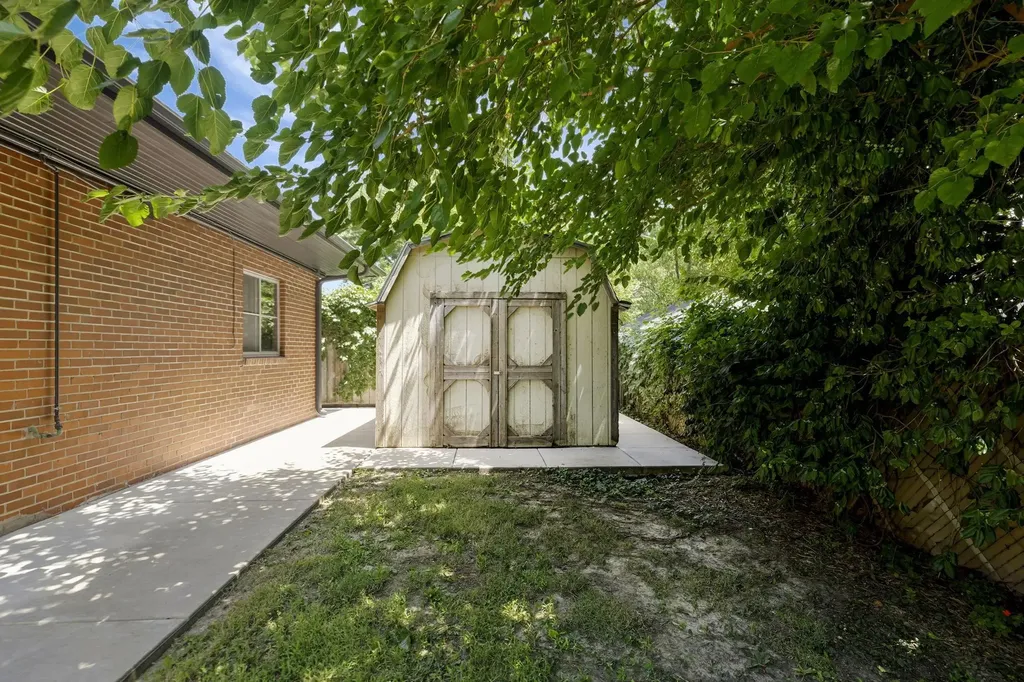 3615 E Mossman Avenue Wichita KS 67208