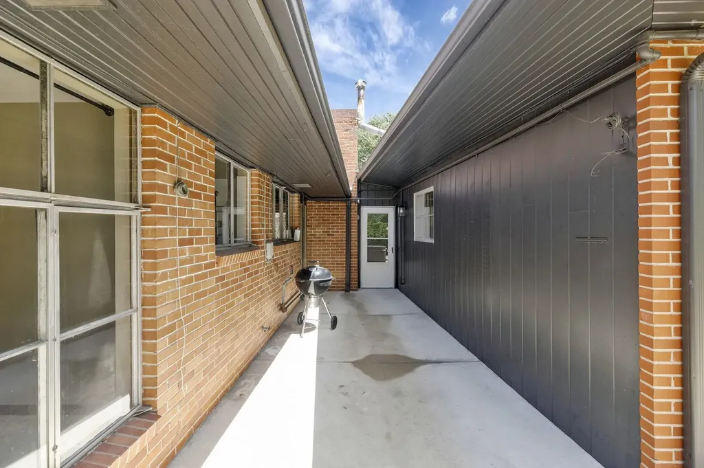 3615 E Mossman Avenue Wichita KS 67208