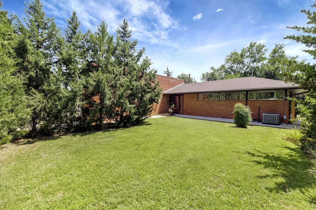 3615 E Mossman Avenue Wichita KS 67208