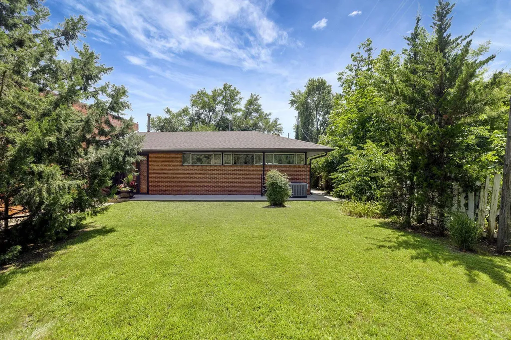 3615 E Mossman Avenue Wichita KS 67208