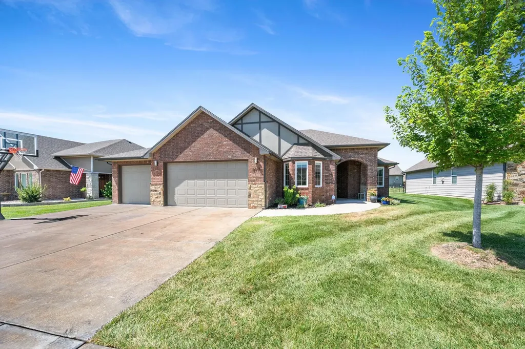 5111 N Remington Street Bel Aire KS 67226