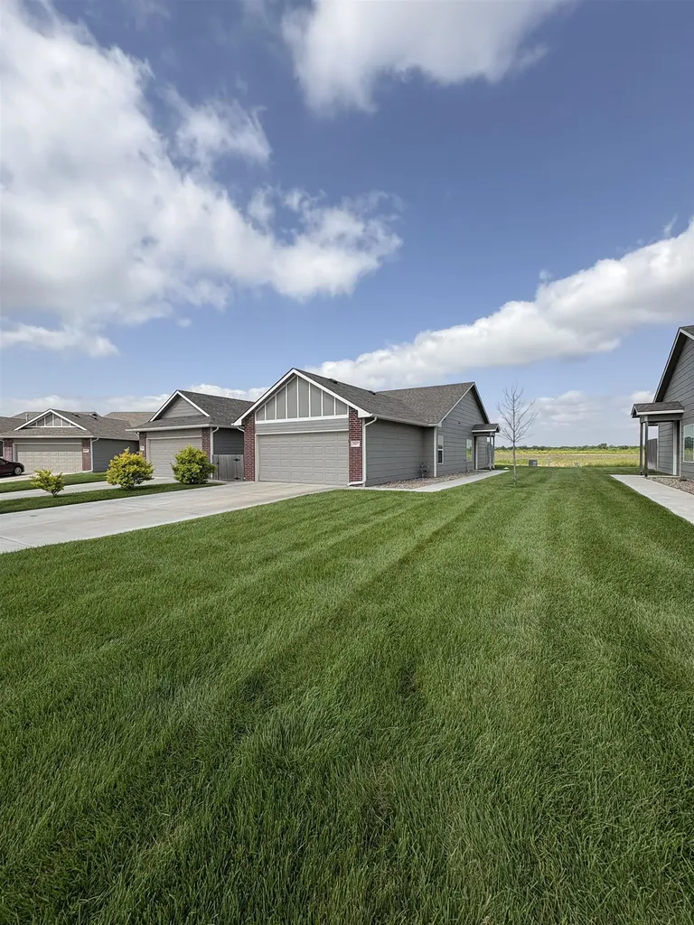 2805-2807 W 55th Court N Wichita KS 67204