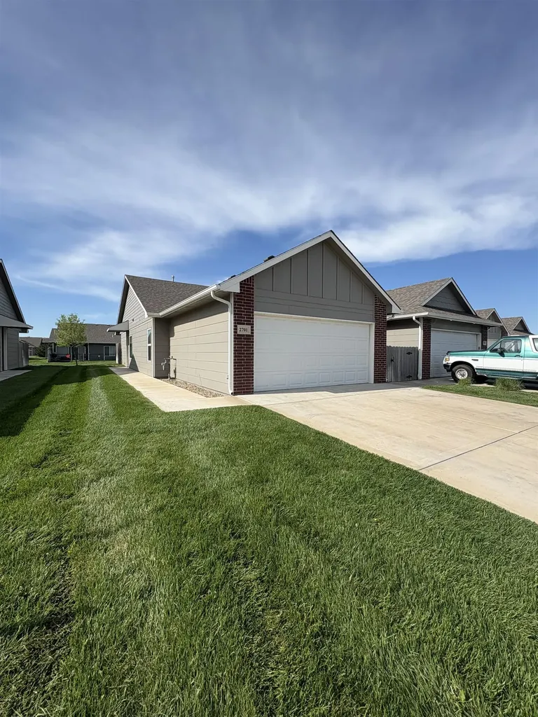 2701-2703 W 55th Street N Wichita KS 67204
