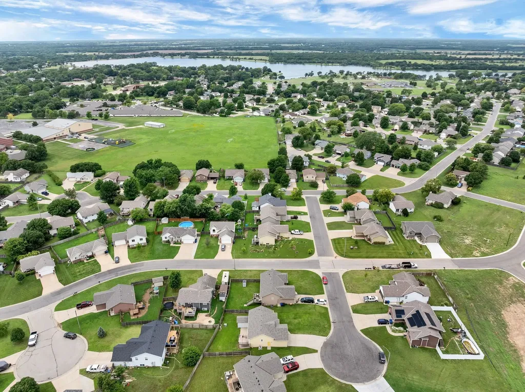 1033 E Bedell Court Augusta KS 67010