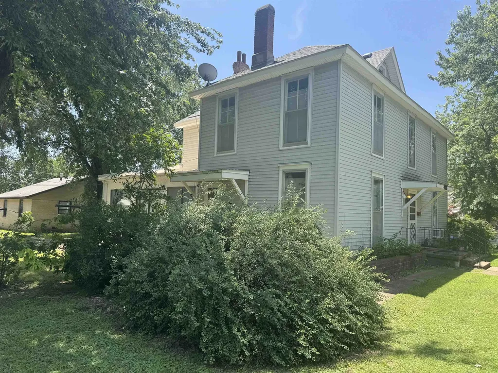 403 E 11th Avenue Winfield KS 67156