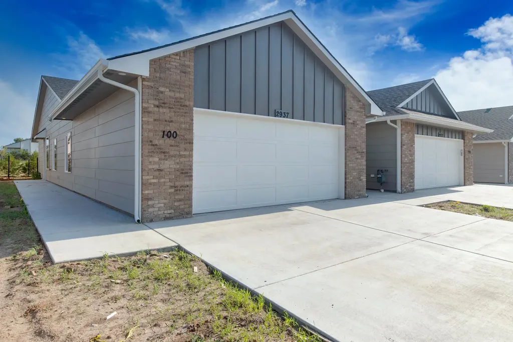 2937 S Maize Court Wichita KS 67215