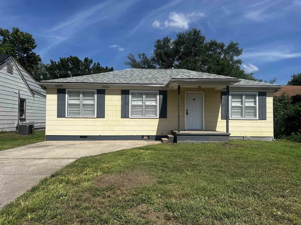 712 N 8 Arkansas City KS 67005