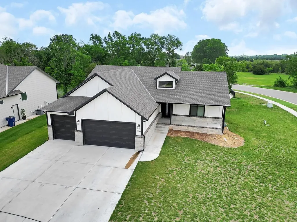 2246 S Nicole Circle Andover KS 67002
