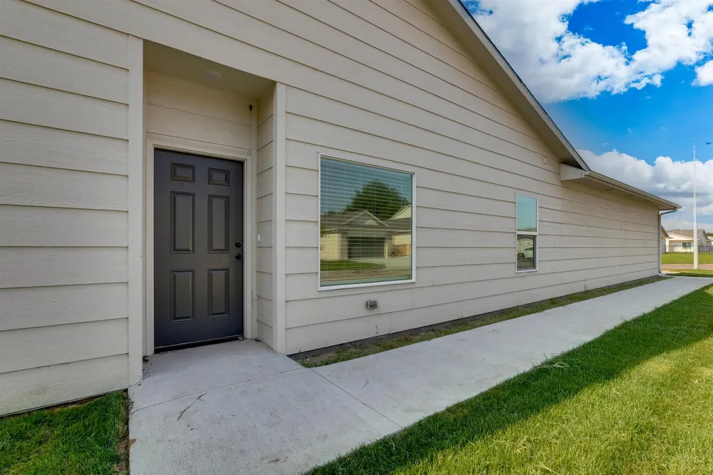 4457-4459 N Sandplum Street Wichita KS 67205