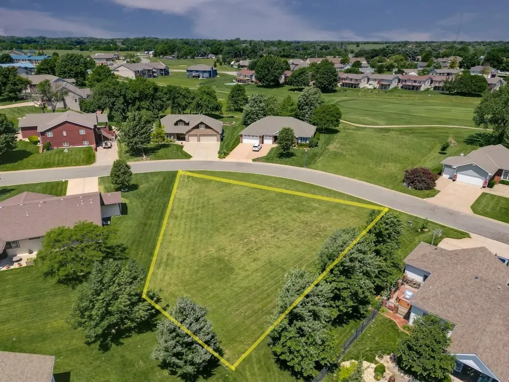 607 Quail Nest Road Winfield KS 67156