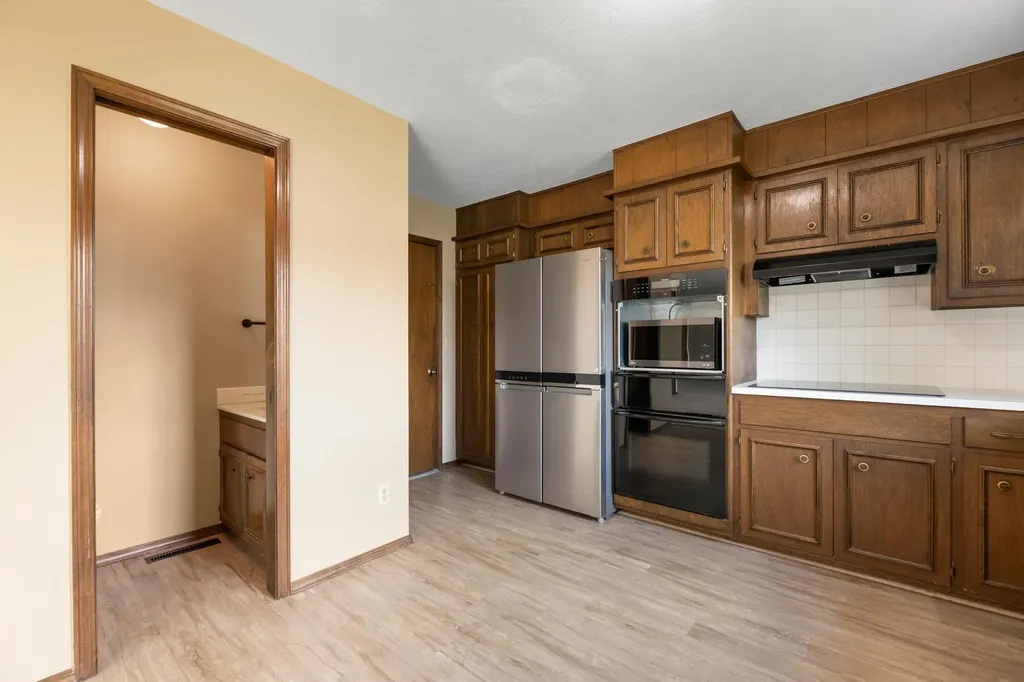641 N Woodlawn Wichita KS 67208