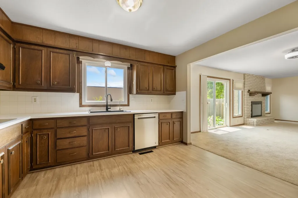 641 N Woodlawn Wichita KS 67208