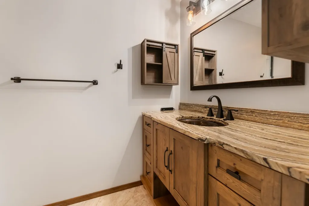 641 N Woodlawn Wichita KS 67208