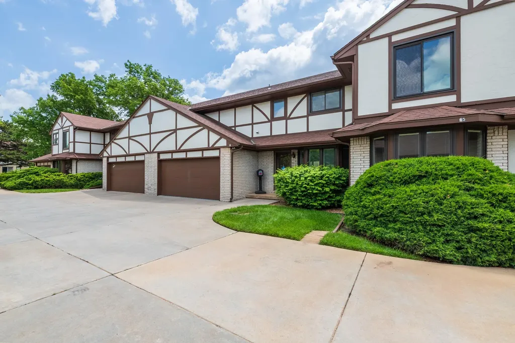 641 N Woodlawn Wichita KS 67208